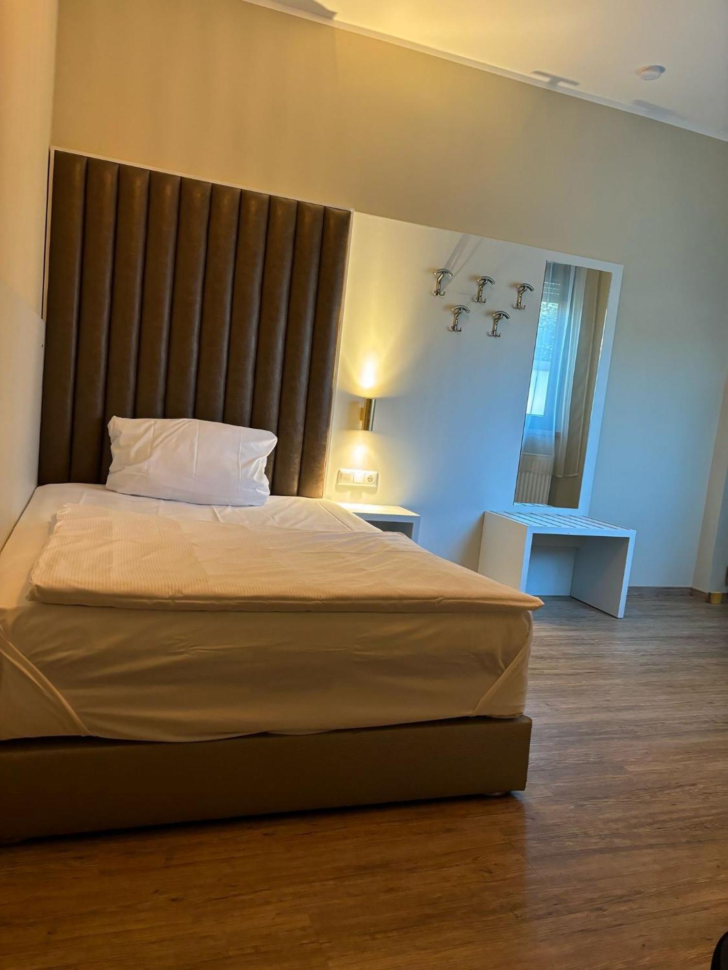 Hotel Athen Kelsterbach Frankfurt Airport Bagian luar foto